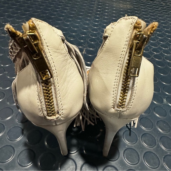 Emily B Billie in white heels - Picture 2 of 12